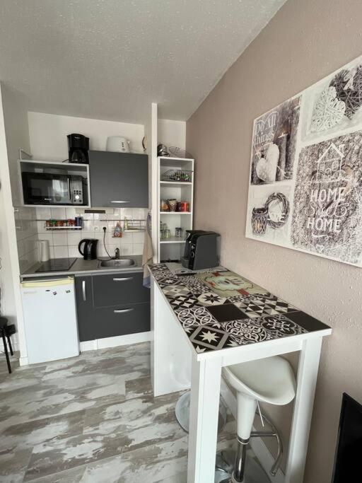Brest Saint-Marc : Appart T1 Bis Bien Situe Wifi Luaran gambar